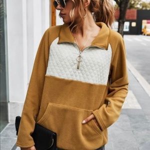 Collar sweatshirt with pocket